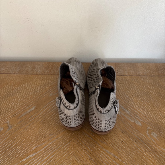 NWOB Grey Vince Camuto Cammo Phandra Cut Out Bootie Suze 11 - Picture 4 of 6